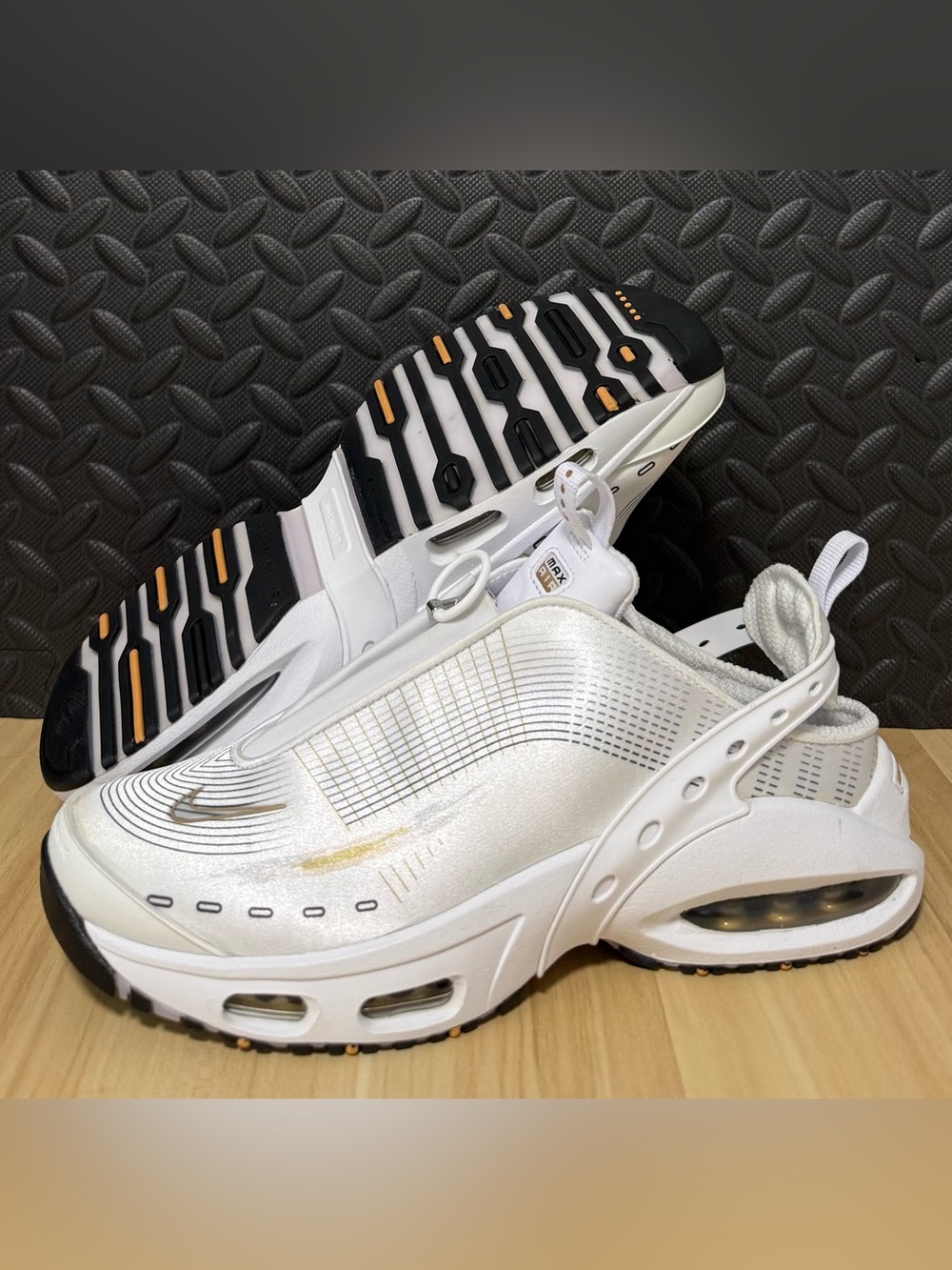 Nike Air Max Craze White Metallic Gold Black Sneakers FZ2089-100 Womens Size 9